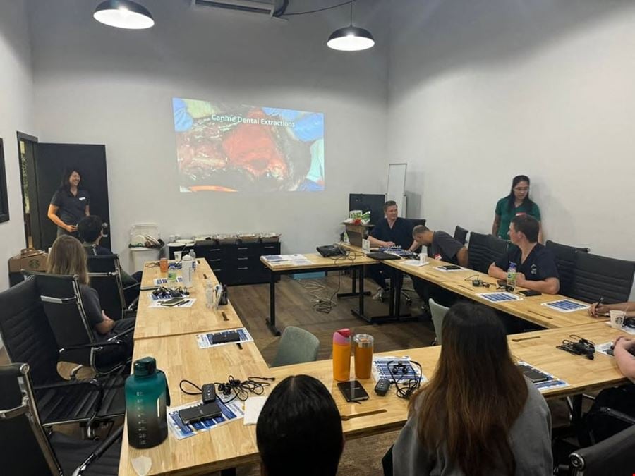 Toronto Workshop & Conference Space – Host Up to 30 Guests