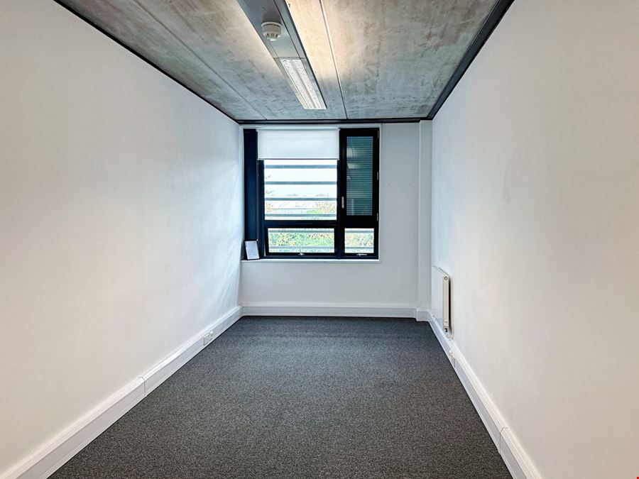 Basepoint - Holmethorpe Avenue