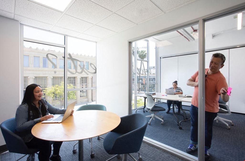 2F Small Conference Room [4]