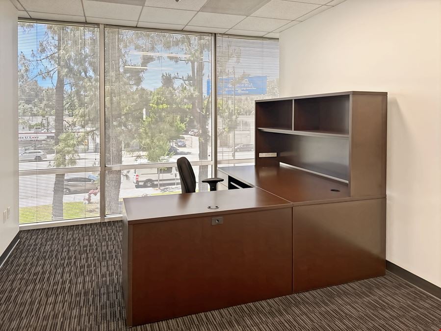Regus - Woodland Hills - Ventura Blvd