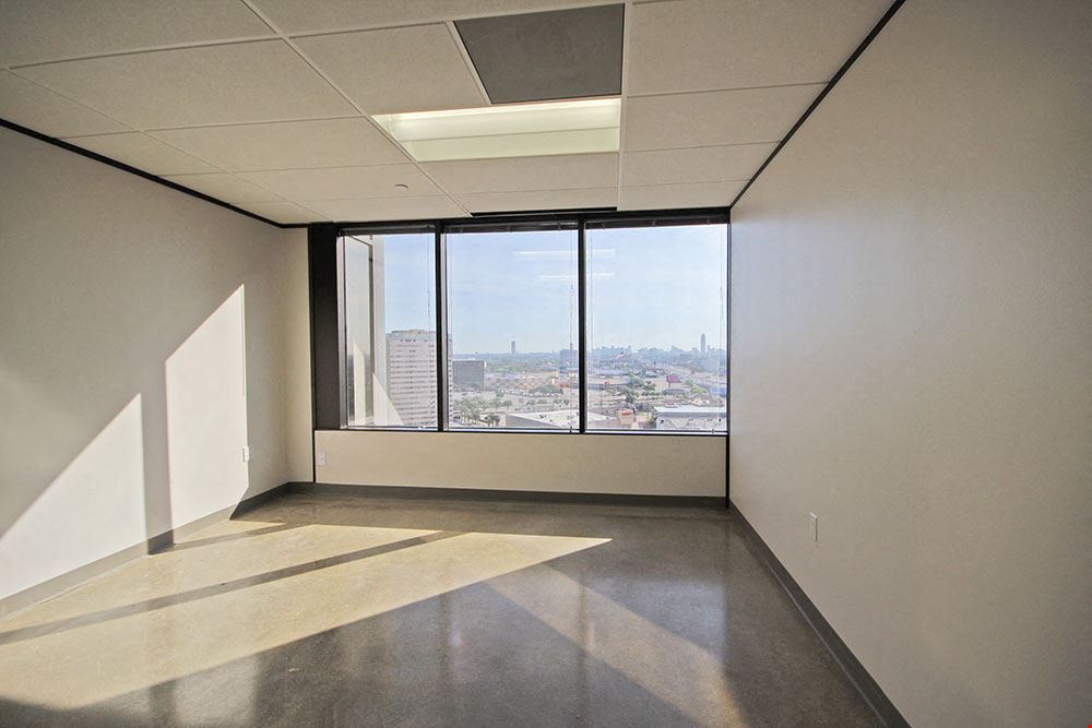 7322-7324 Southwest Freeway