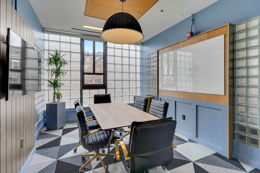 Medium Exterior Meeting Room
