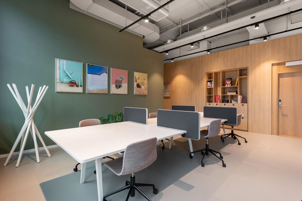 Spaces Commerce Square