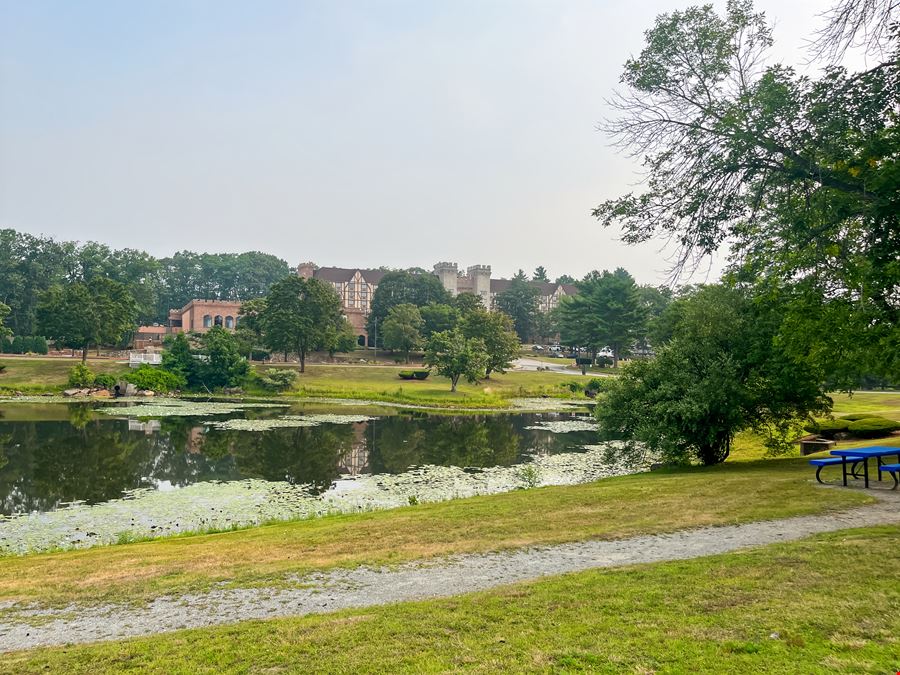 Regus - Nashua – One Tara Boulevard