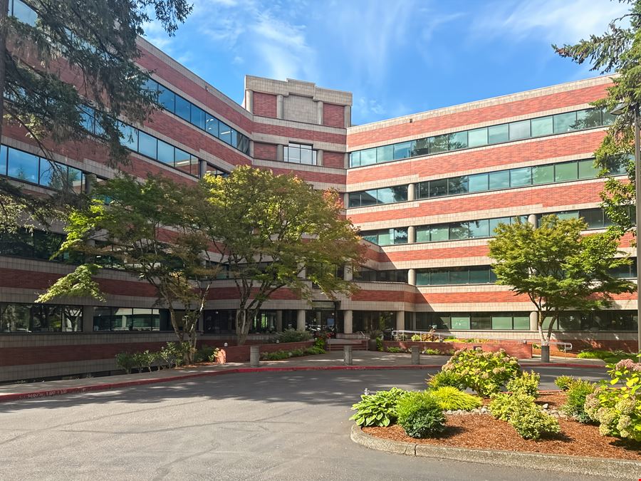 OR, Lake Oswego - Centerpointe