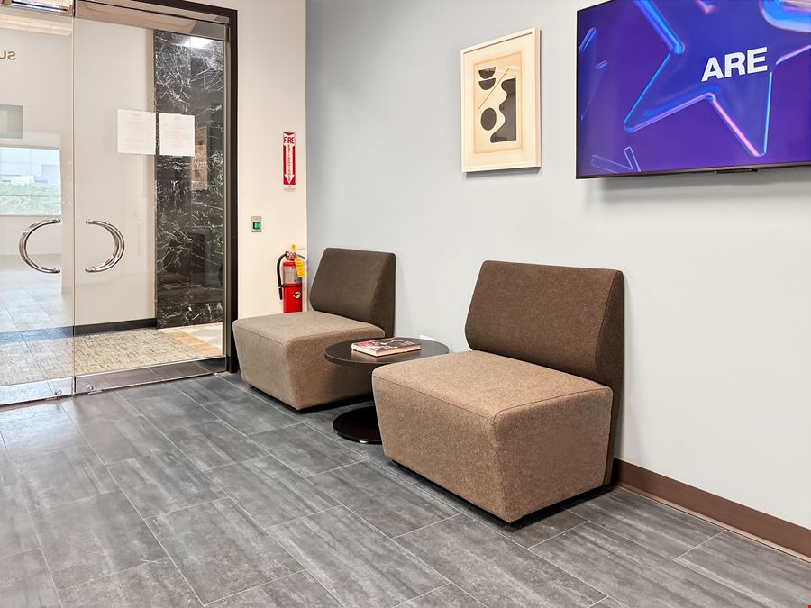 IL, Naperville - Wall St