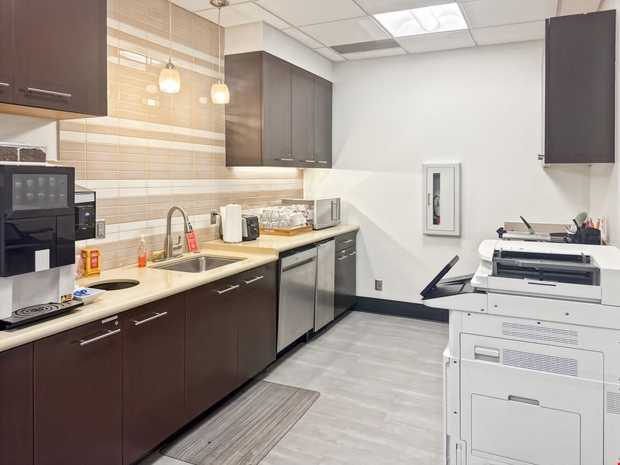 Regus - Kansas City - Country Club Plaza