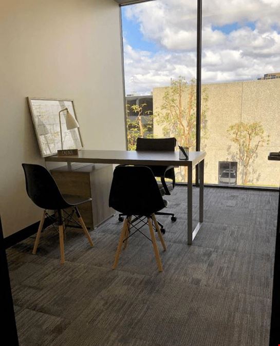 Hourly Private Window Office