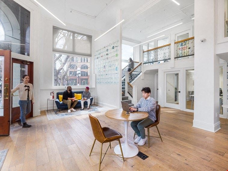 Expansive Coworking Lounge