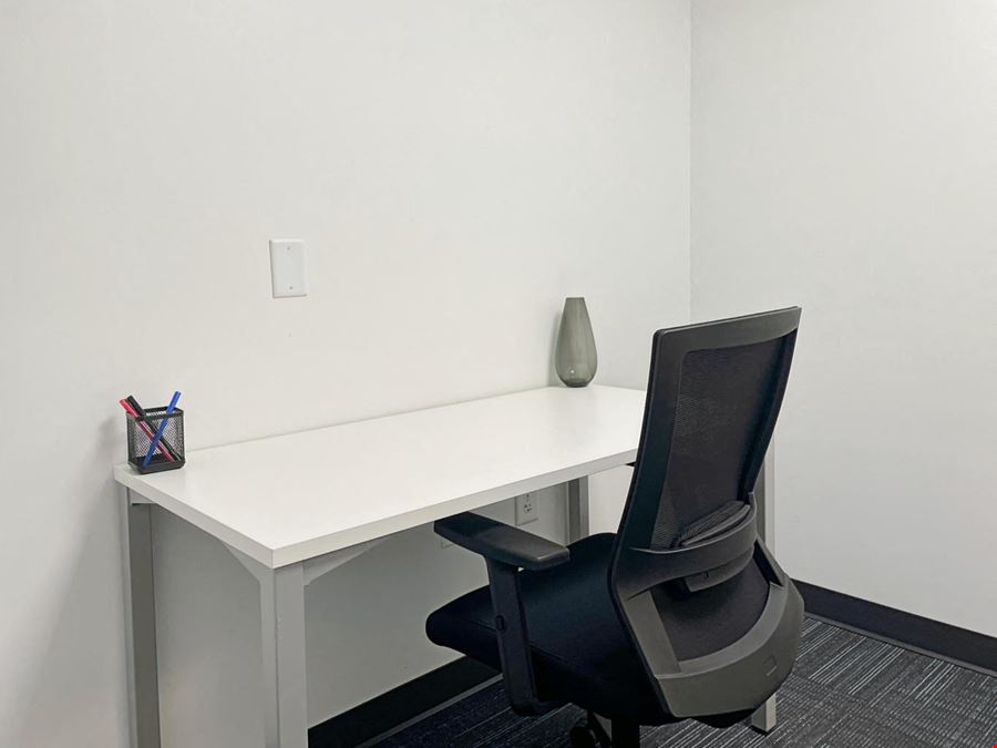 MI, Saginaw - Fashion Square Blvd