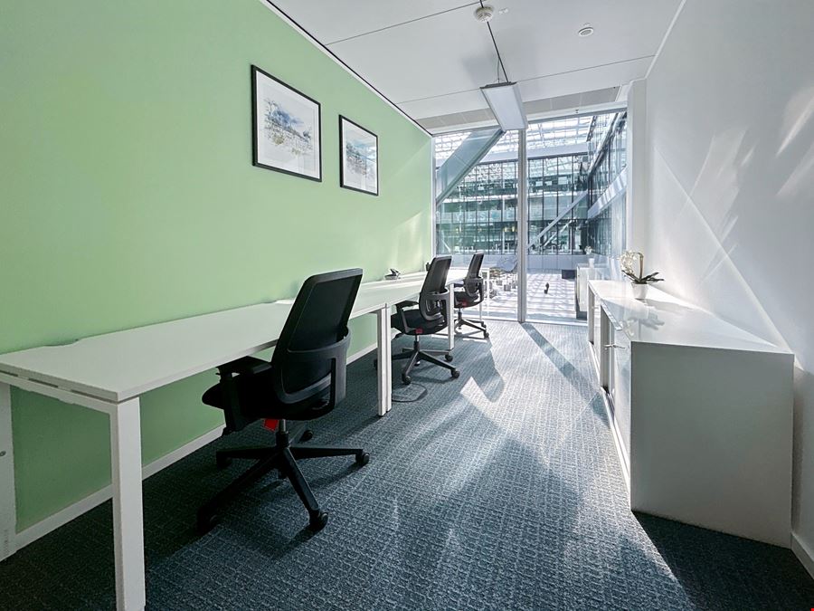 Regus - The Squaire Business Center