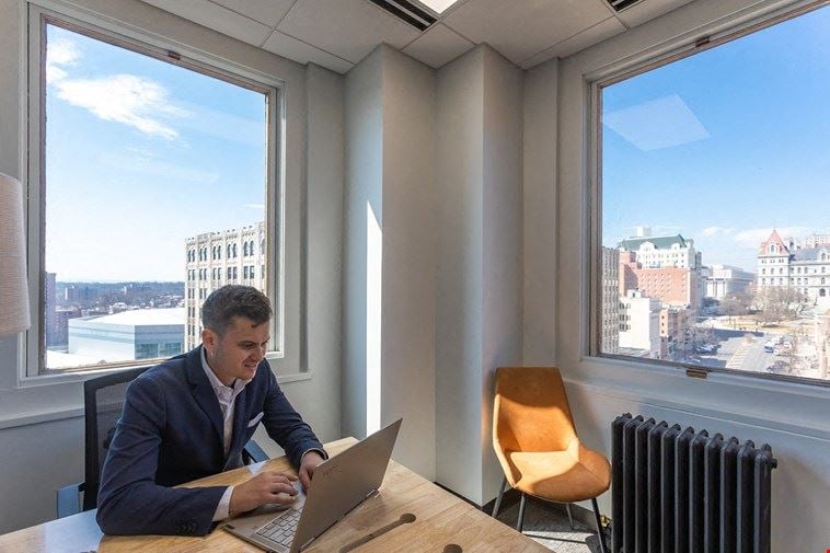Expansive Day Office