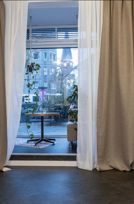 THE GATE BERLIN - TOR 208