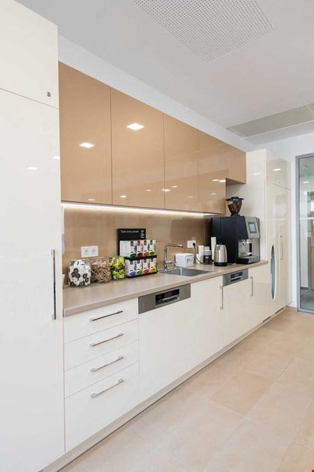 House Of Business - Hungary, Capital Square