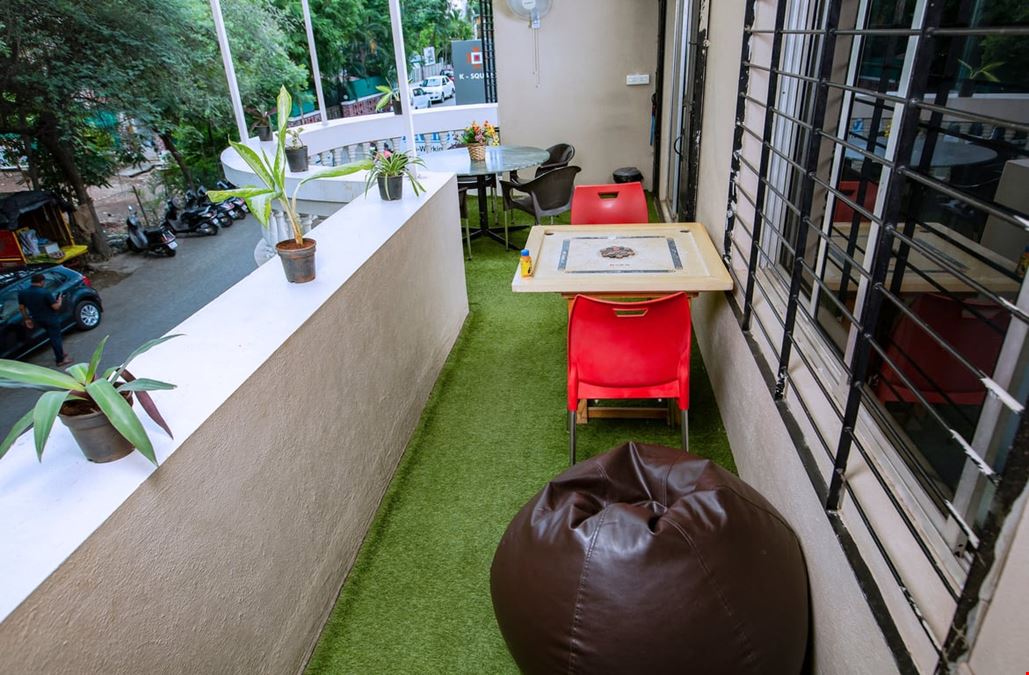 Divine Coworking - Cosmos Gardens