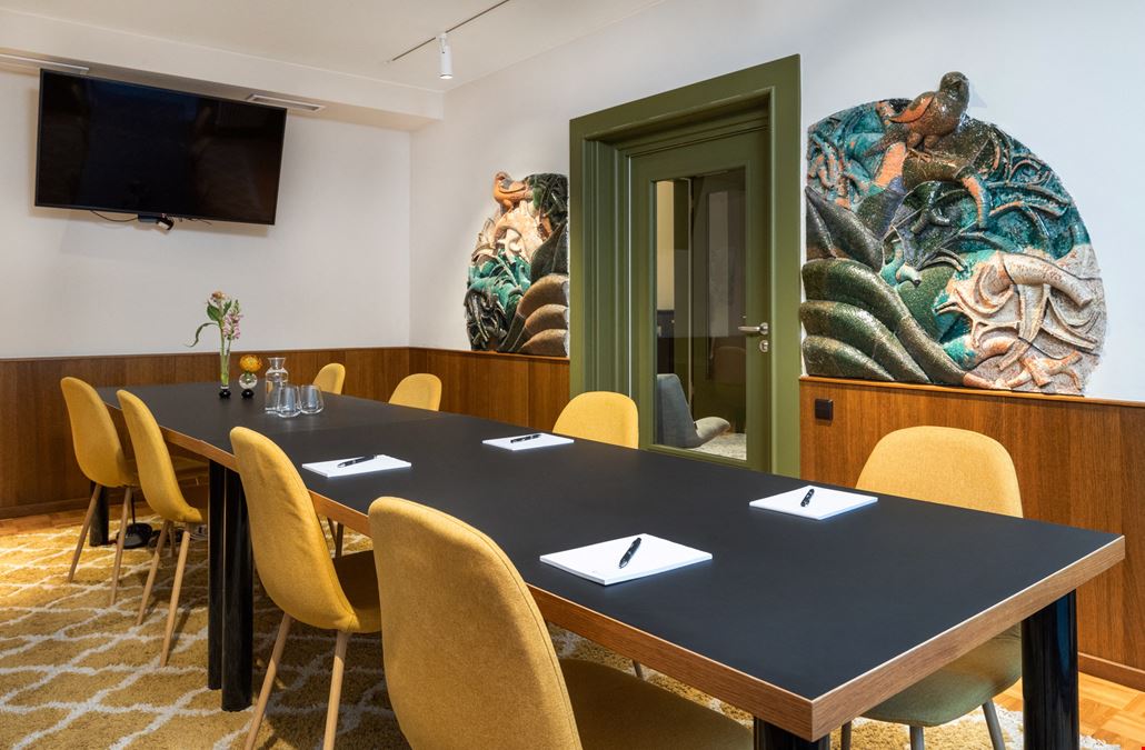 THE GATE BERLIN HQ - TOR 201