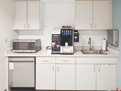 Regus - Savannah - 22 Bull St