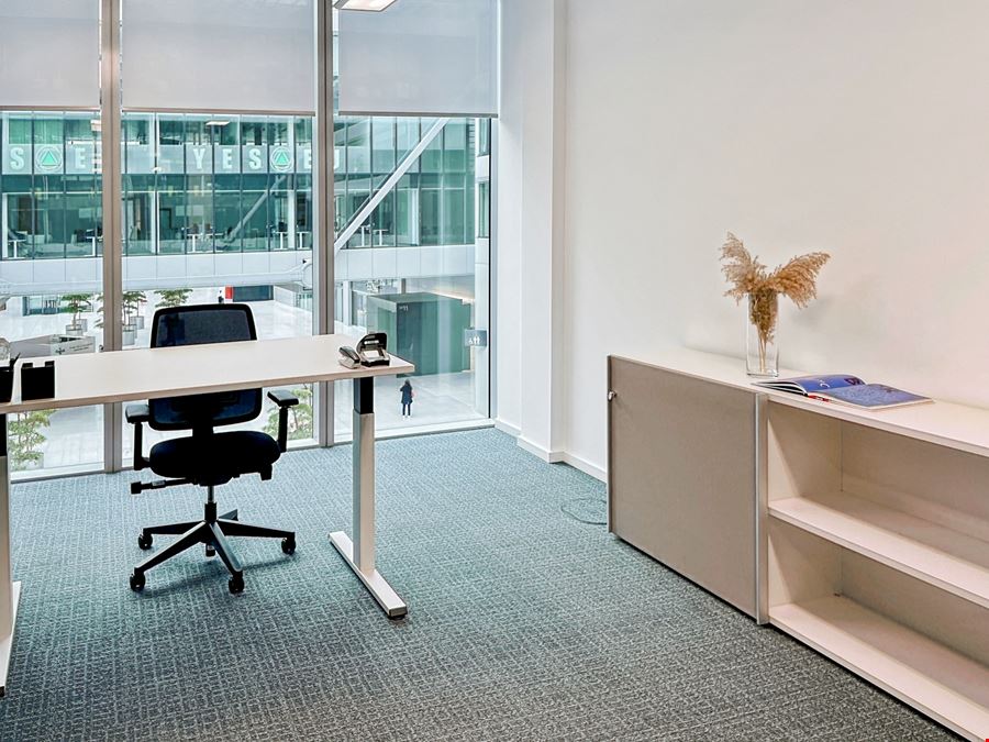 Regus - The Squaire Business Center