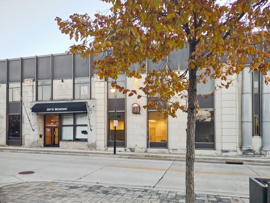 WI, Waukesha - 259 W Broadway