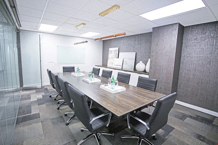 10 Person Meeting Room