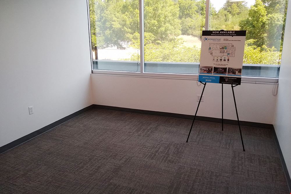 Workstyle Flexible Spaces - 1840 Pyramid Place