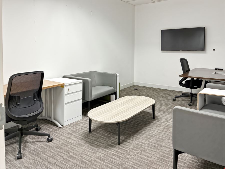 Spaces - Toronto - 325 Front Street West