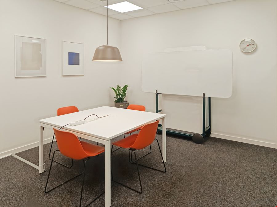 Regus - 1 Capital Quarter
