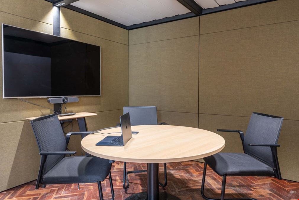 eOffice - Soho HQ