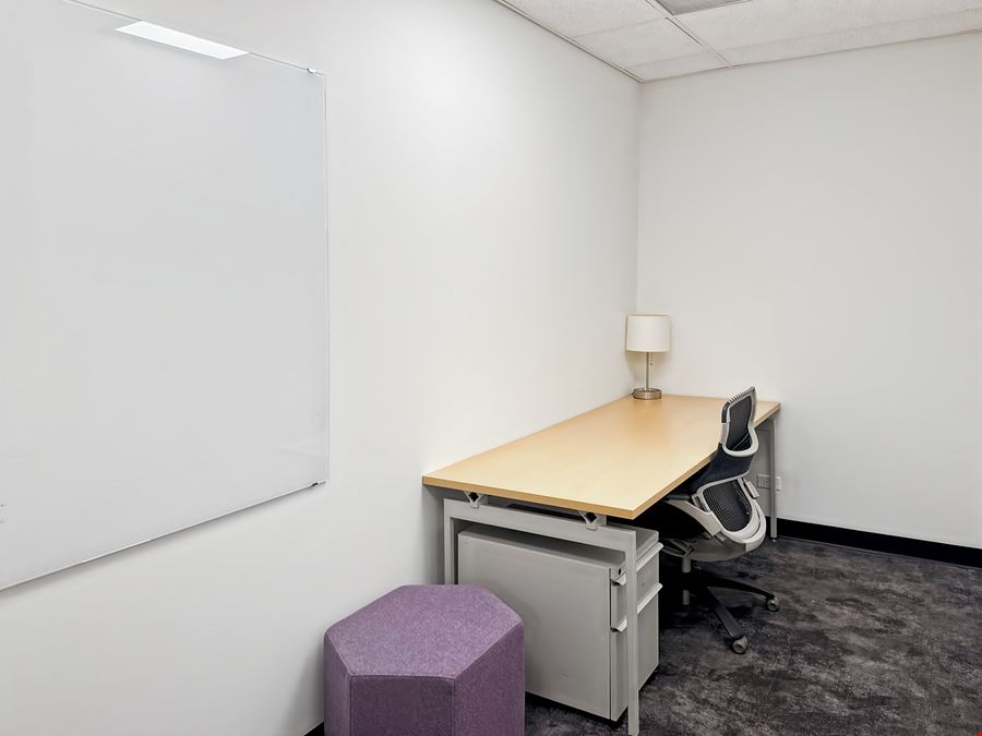 IL, Chicago - E Huron St