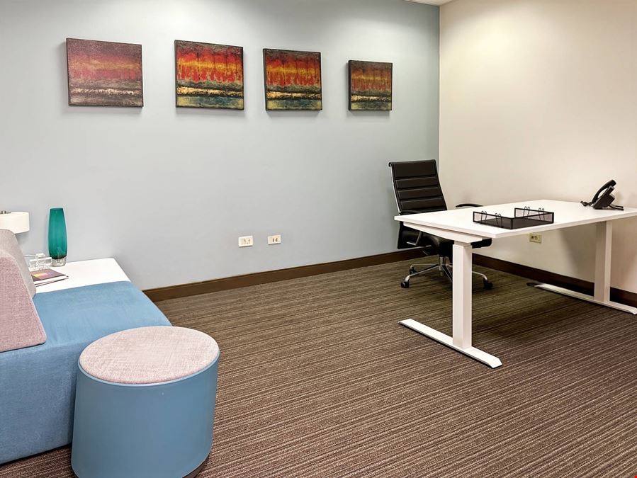 Chicago West Loop 200 S Wacker