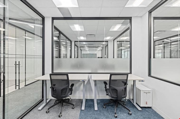 1 to 2 people - Private Day Office