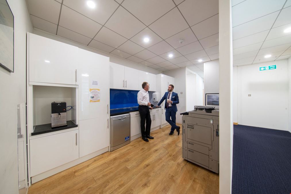 Regus - Atterbury Lakes
