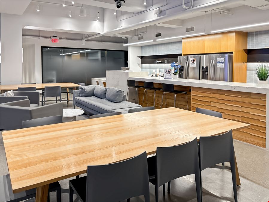 CA, Long Beach - 145 W Broadway