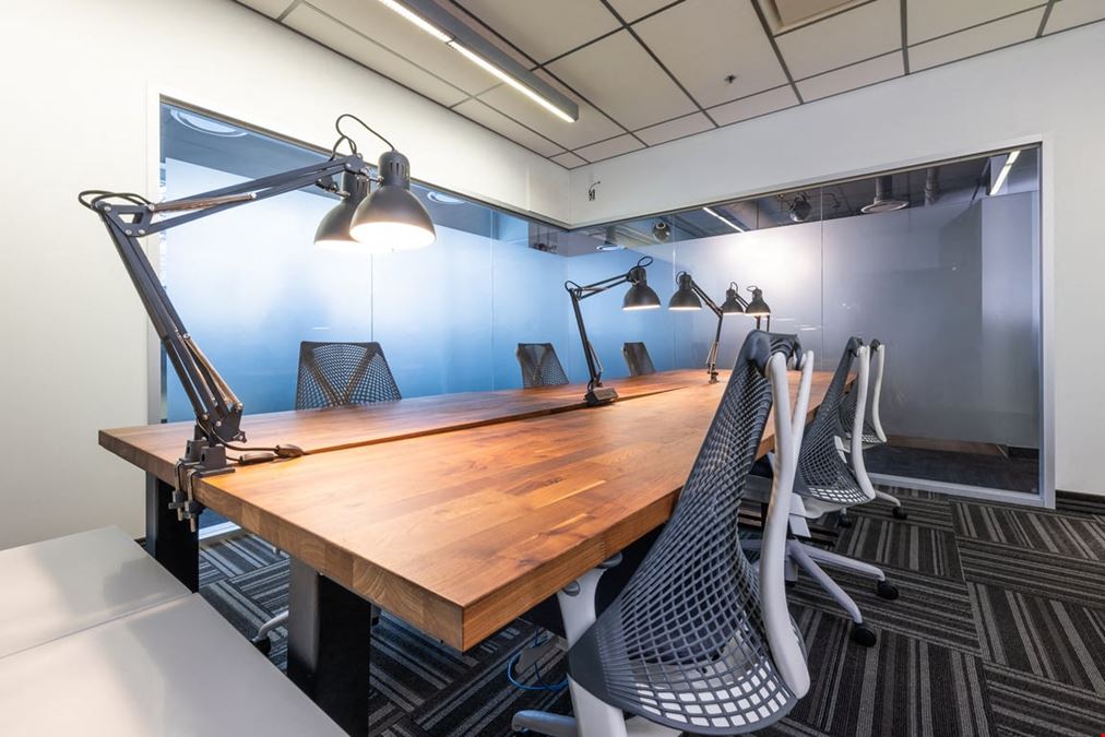 Office 202 - 6-Person Suite