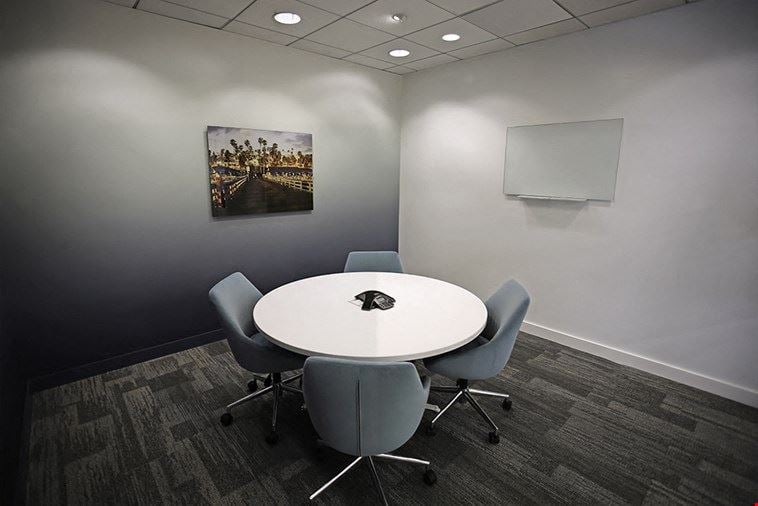 4 Person Meeting Room - Fortune