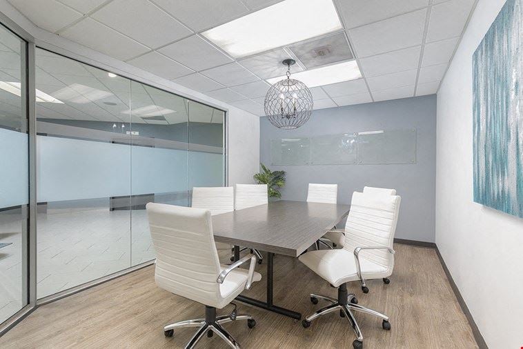 6 Person Meeting Room