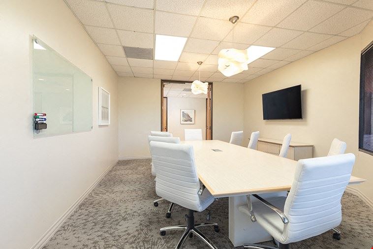 10 Person Meeting Room