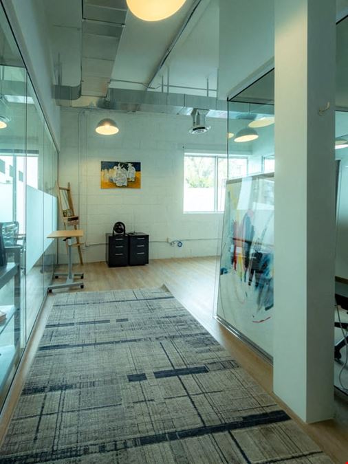 5-Person Office With Window