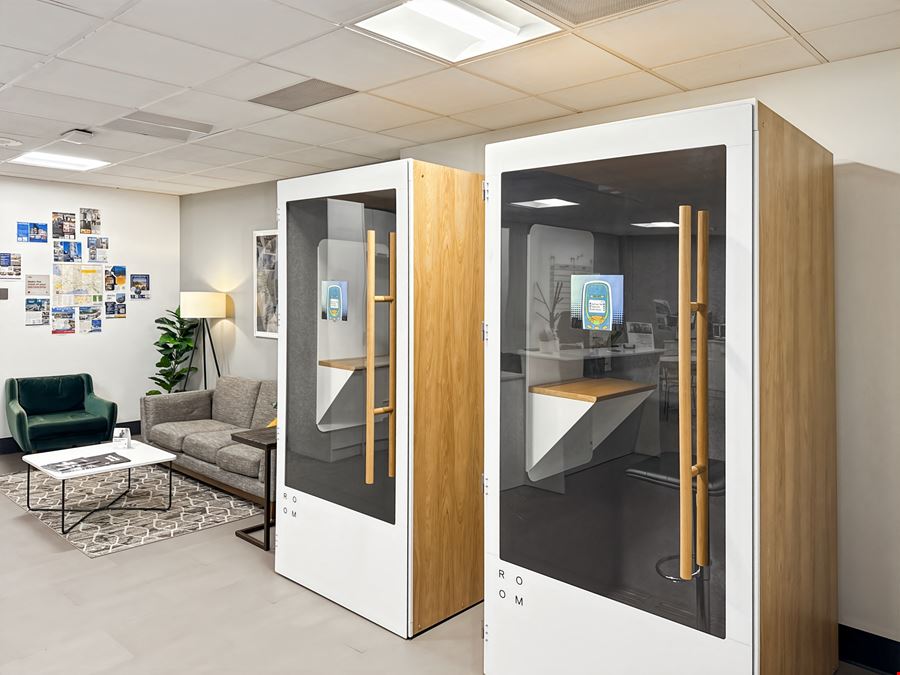 WA, Seattle - Gem Plaza