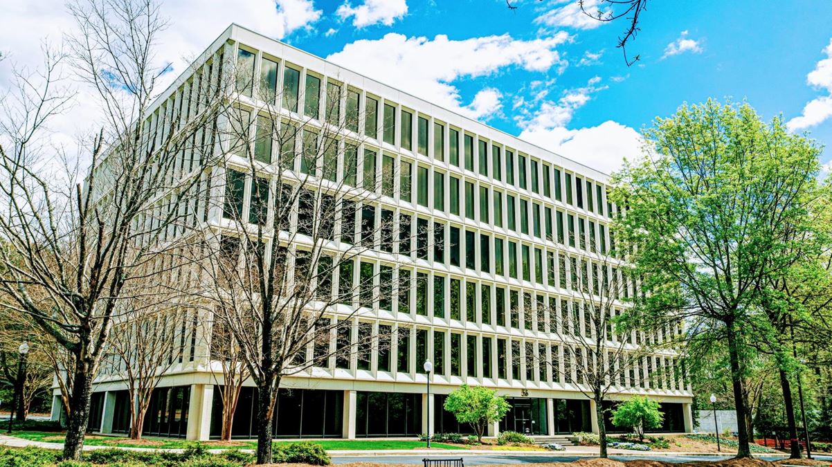 CoWork Space in Elite Atlanta Dunwoody on Perimeter Area Within a Business Center for Entrepreneurs or Hybrid Workers