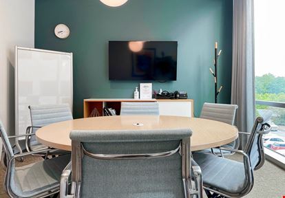 NC, Raleigh - Spaces Crabtree Terrace