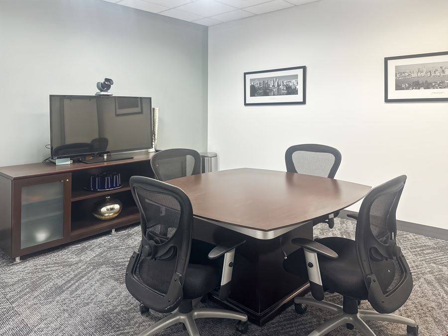 Regus - Arroyo Crossing