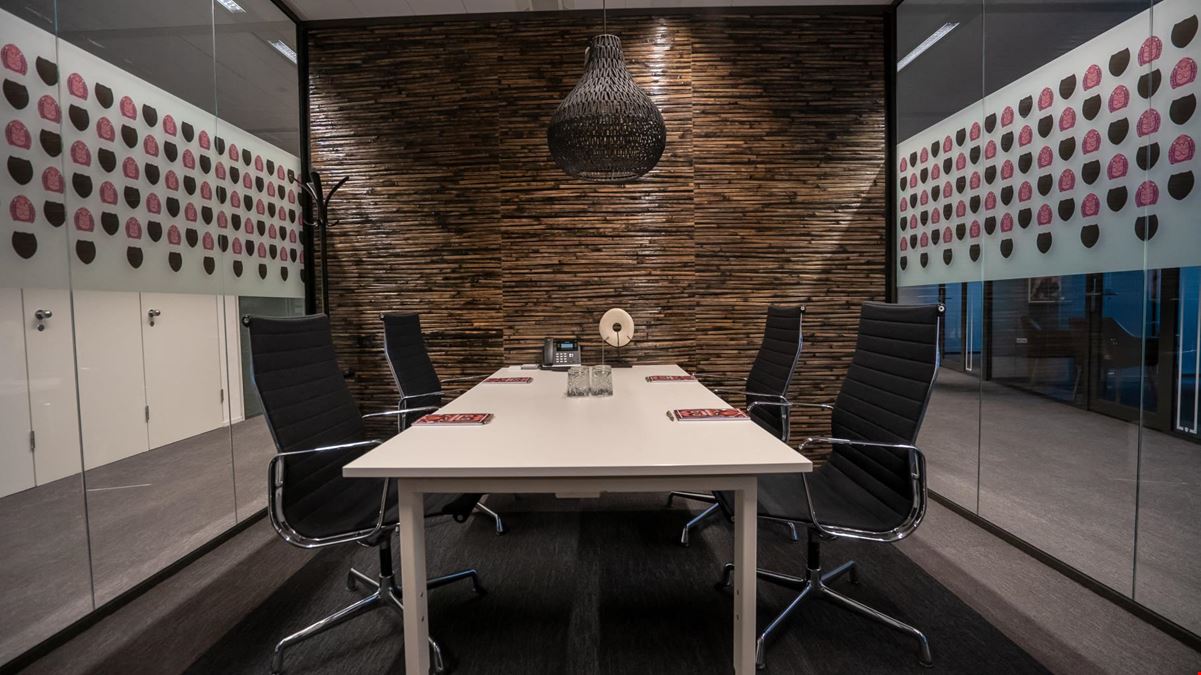 Tribes - The Hague Central Station