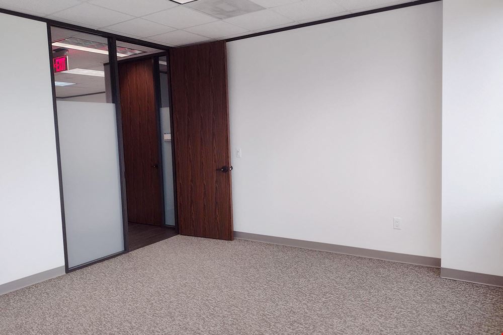 2401 Fountain View Dr