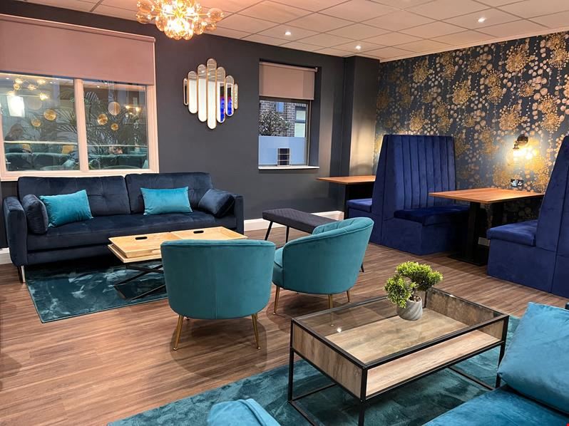 London - Longcroft House