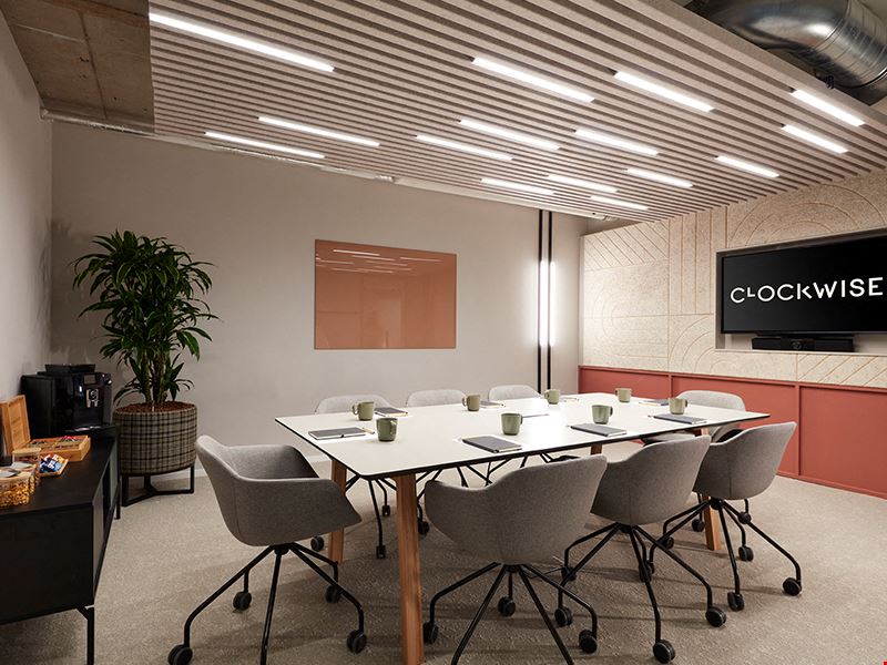 Clockwise - The Hague