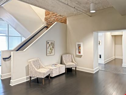 Regus - Indianapolis - E Washington Street