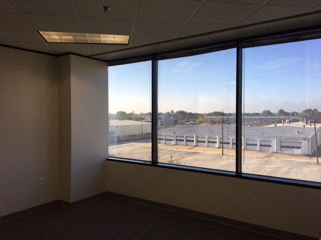 6671 Southwest Freeway