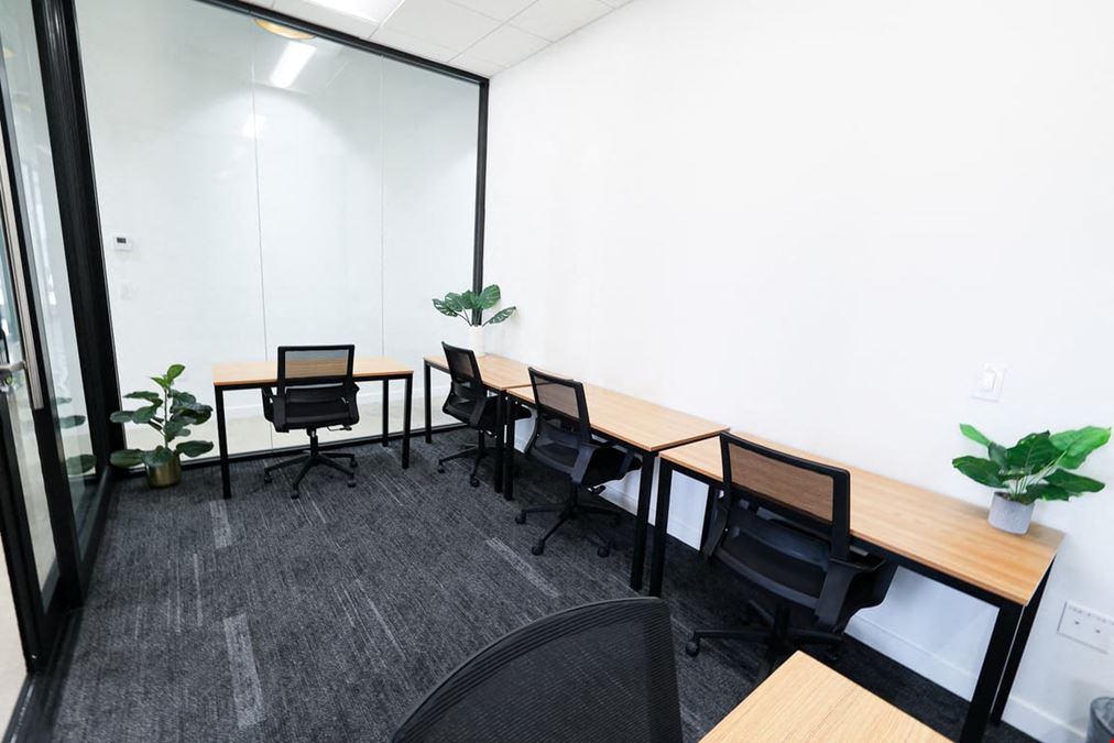 5-Desk Office 115