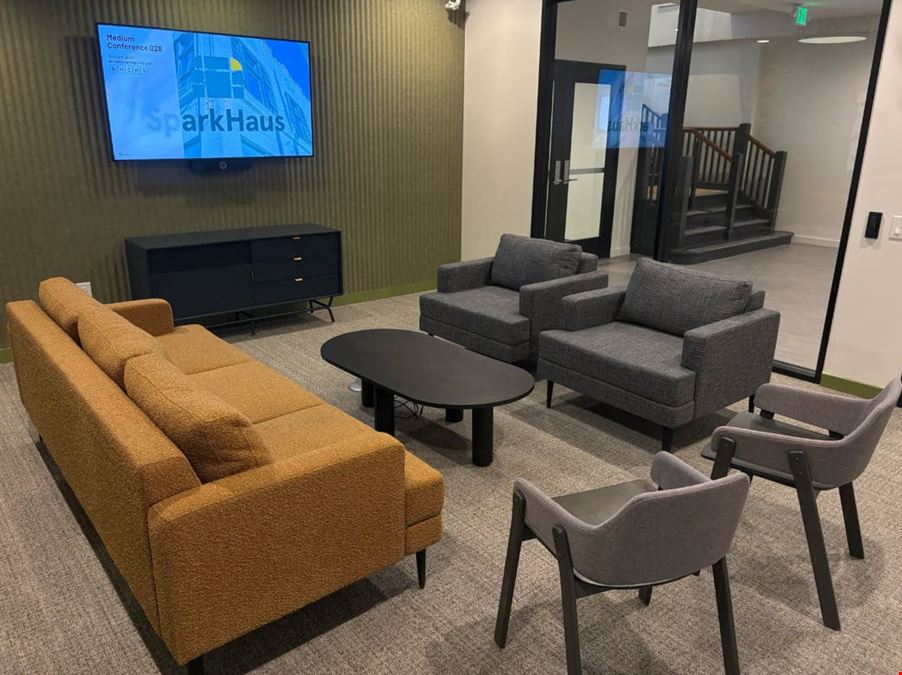 Showroom Lounge - Medium Conference Room